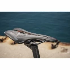 Selle Italia SLR Boost Kit Carbonio Superflow Saddle -Cockpit butik YY 8915 min 1500x1000 1